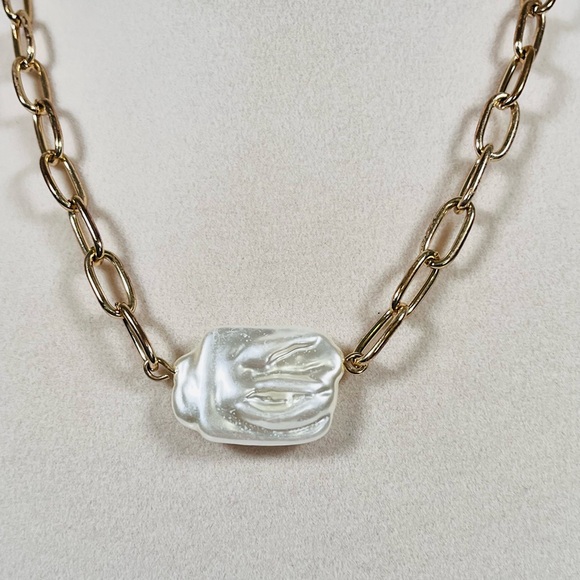 Vince Camuto Jewelry - Gold Chain With Pearl Necklace